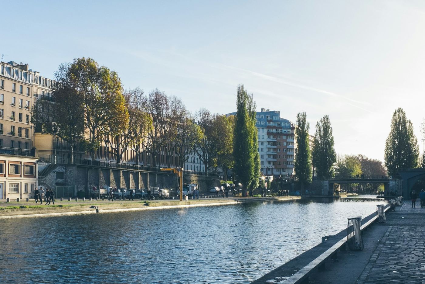 Un canal parisien au soleil